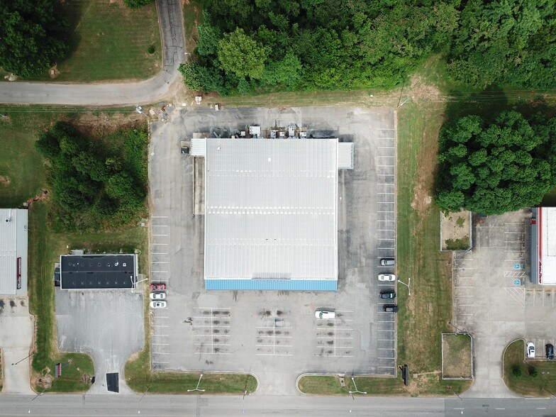 More Photos Of 1401 Woodmont Dr, Tuscumbia Freestanding For Lease