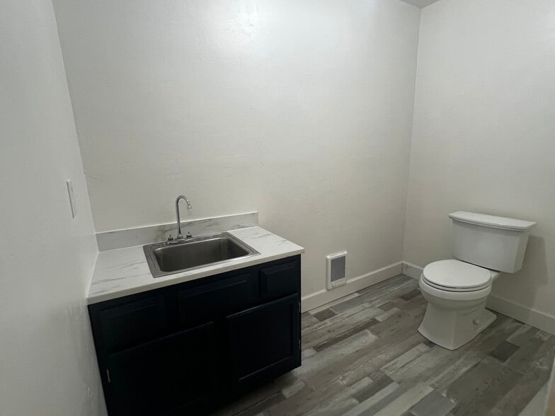 More Photos Of 200 3rd Ave E, Twin Falls Office For Sale