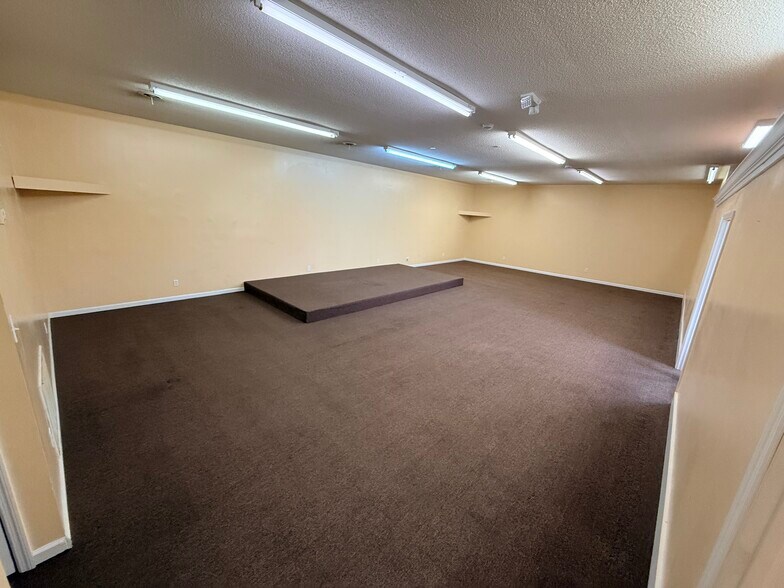 More Photos Of 4414 Old Railroad Bed Rd, Harvest General Retail For Lease