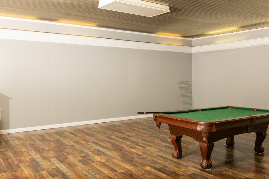 More Photos Of 1007 Smith St, Milton General Retail For Sale