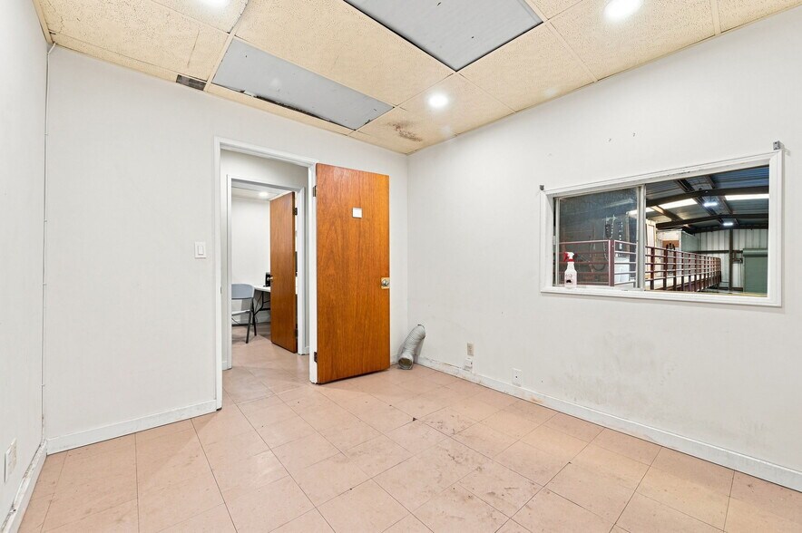 More Photos Of 2757 16th St, San Francisco Warehouse For Lease