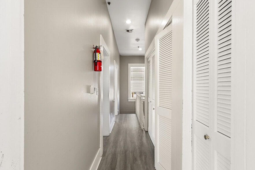 More Photos Of 1111-1123 D St, Sacramento Specialty For Sale