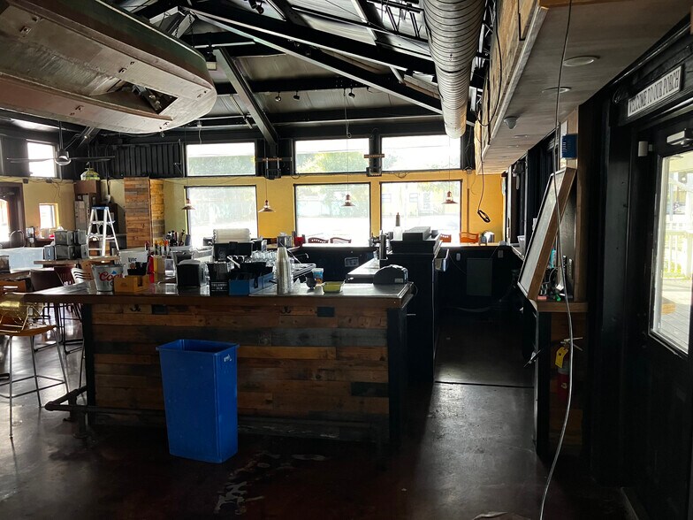 More Photos Of 606 N Pinellas Ave, Tarpon Springs Restaurant For Lease