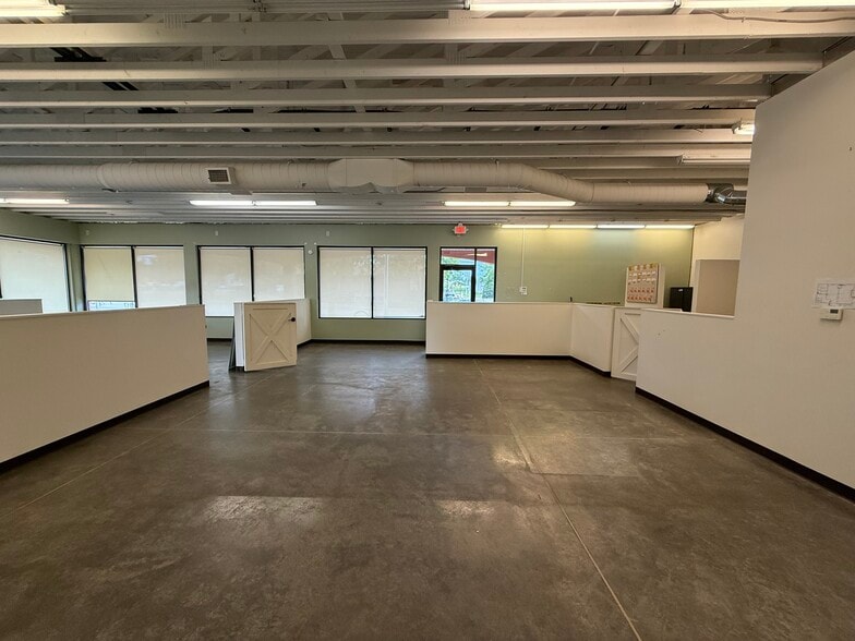 More Photos Of 4013-4015 Lien Rd, Madison General Retail For Lease