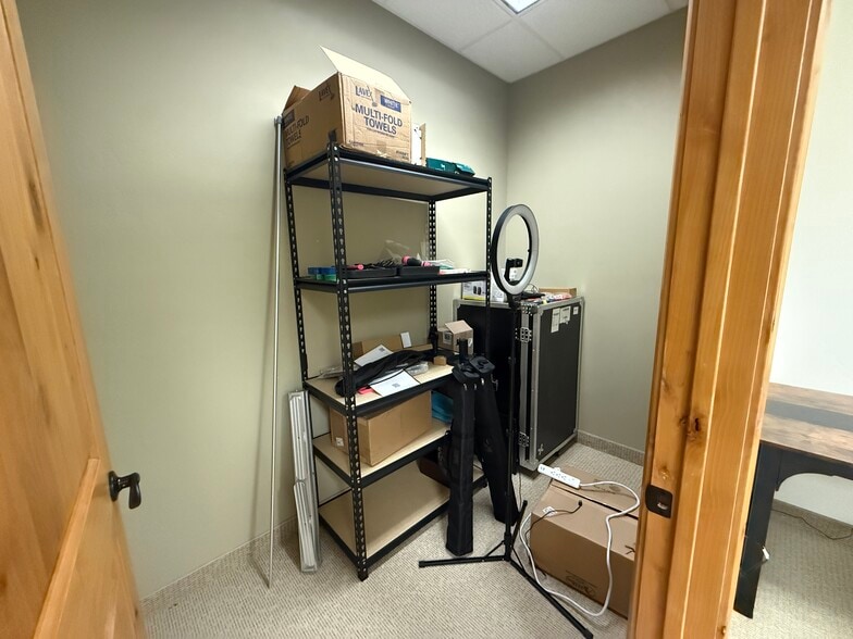 More Photos Of 833 N 900 W, Orem Office For Lease