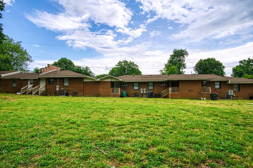 More Photos Of 19612 & 19630 Oak St, Cornelius Apartments For Sale
