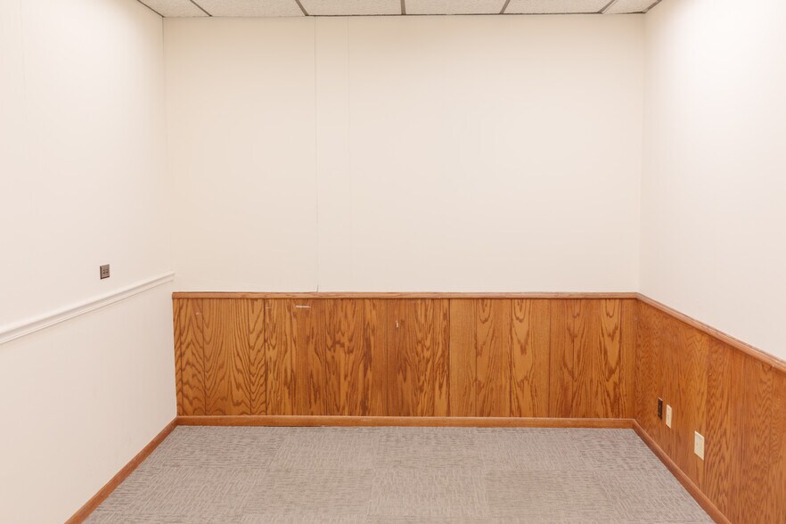 More Photos Of 4024 Washington Ave N, Minneapolis Warehouse For Lease