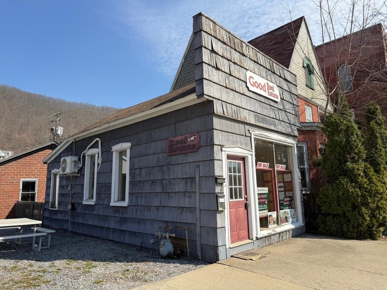 More Photos Of 12 W 4th St, Emporium Office For Sale