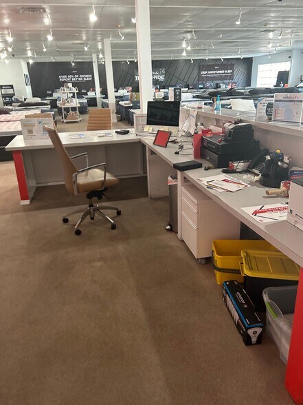 More Photos Of 4625 S Tamiami Trl, Sarasota Freestanding For Lease