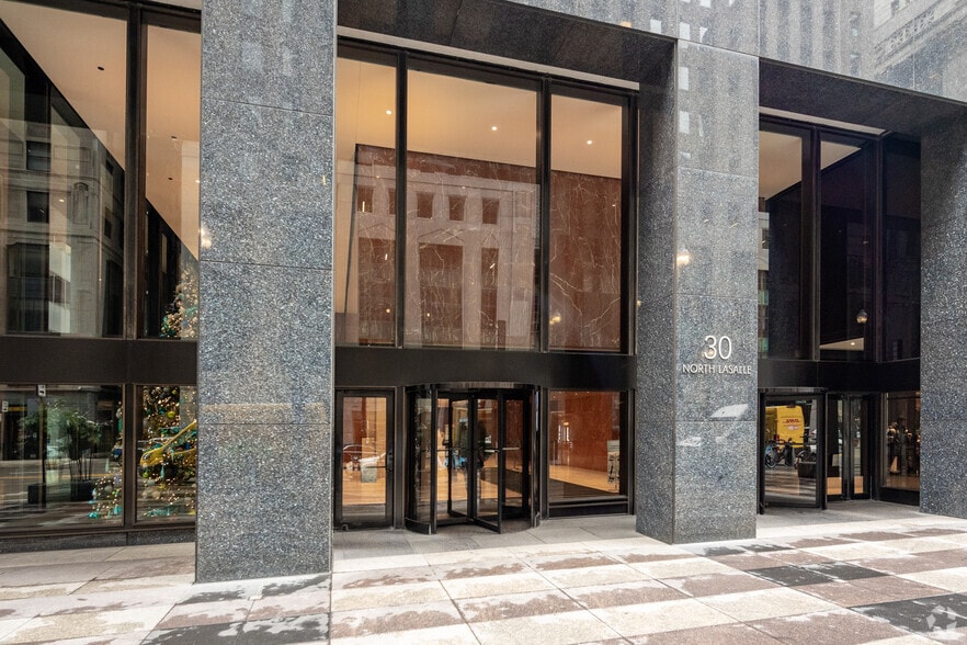 More Photos Of 30 N LaSalle St, Chicago Office For Lease