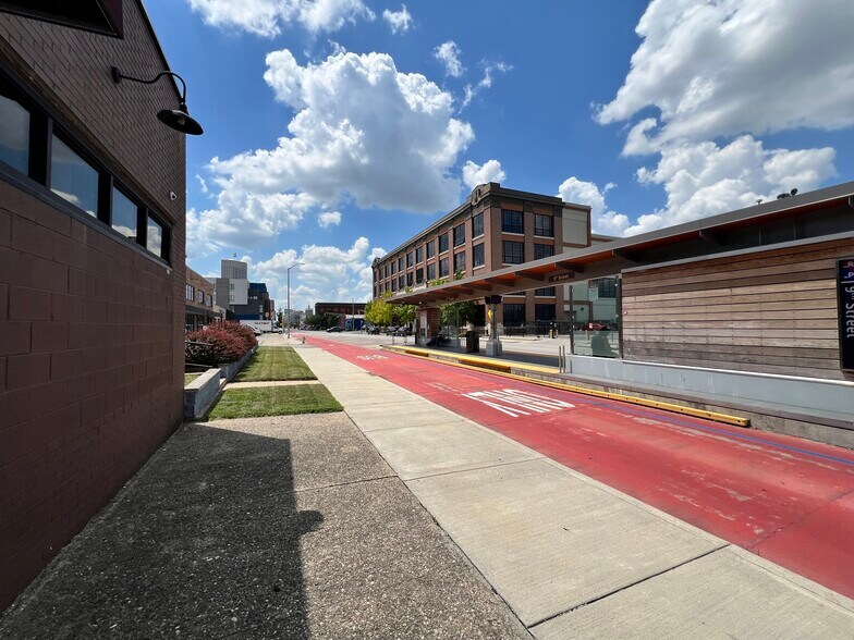 More Photos Of 835 N Capitol Ave, Indianapolis Light Distribution For Lease