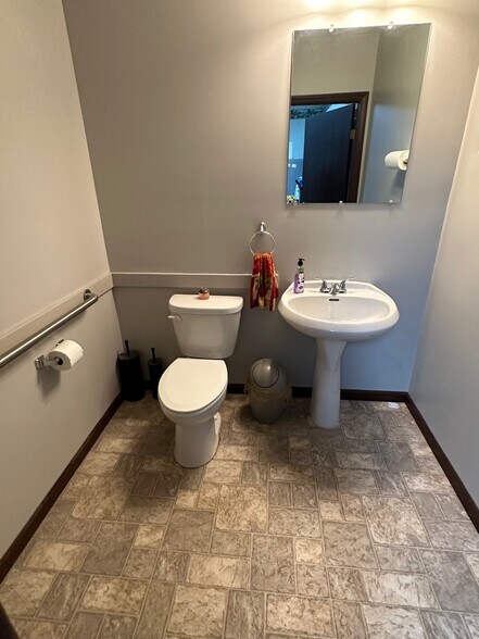 More Photos Of 1000-1050 E Commercial Ave, Lowell Unknown For Lease