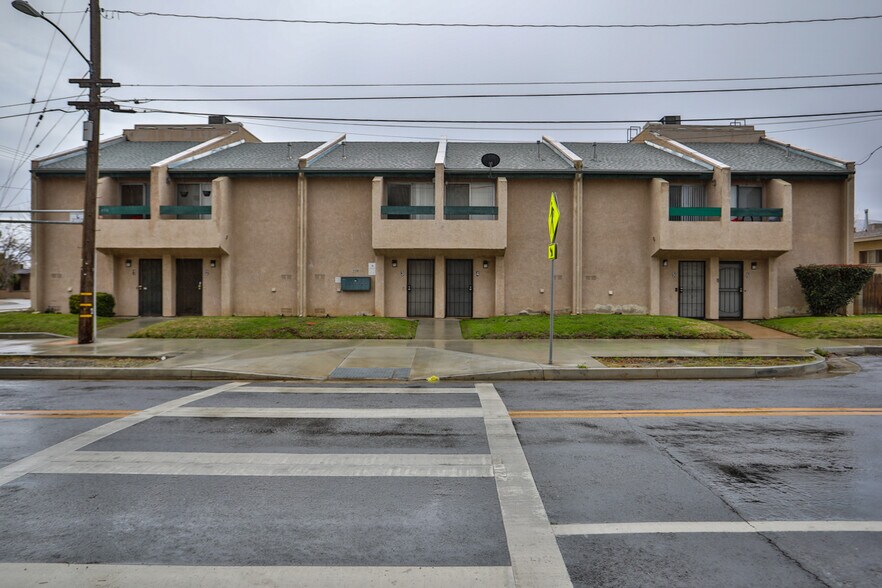 Primary Photo Of 958 E Avenue Q12, Palmdale Apartments For Sale