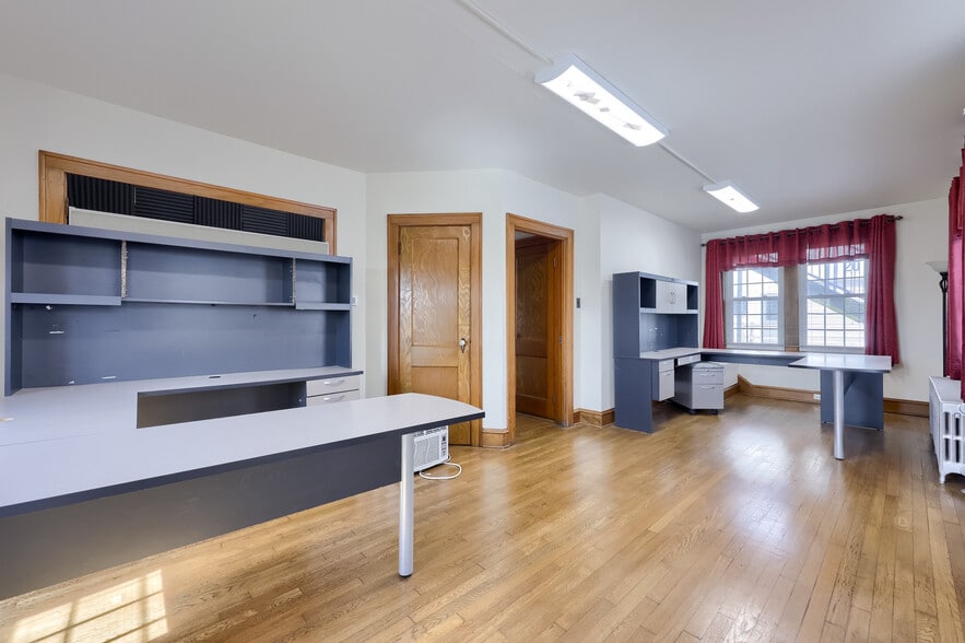 More Photos Of 135 Rothsville Station Rd, Lititz Office Residential For Lease