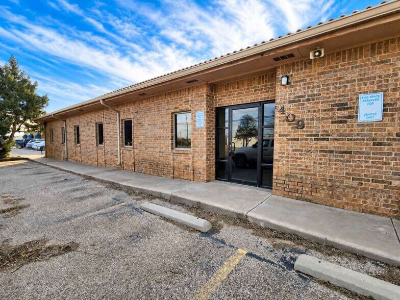 Primary Photo Of 409-501 50th St, Lubbock Office For Sale