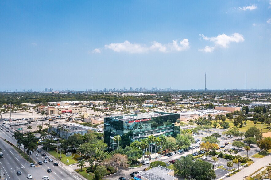 More Photos Of 6100 Hollywood Blvd, Hollywood Office For Sale