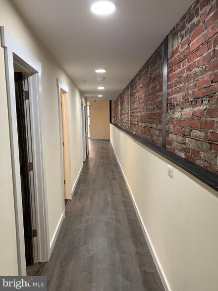 More Photos Of 833 N Market St, Wilmington Office Residential For Sale