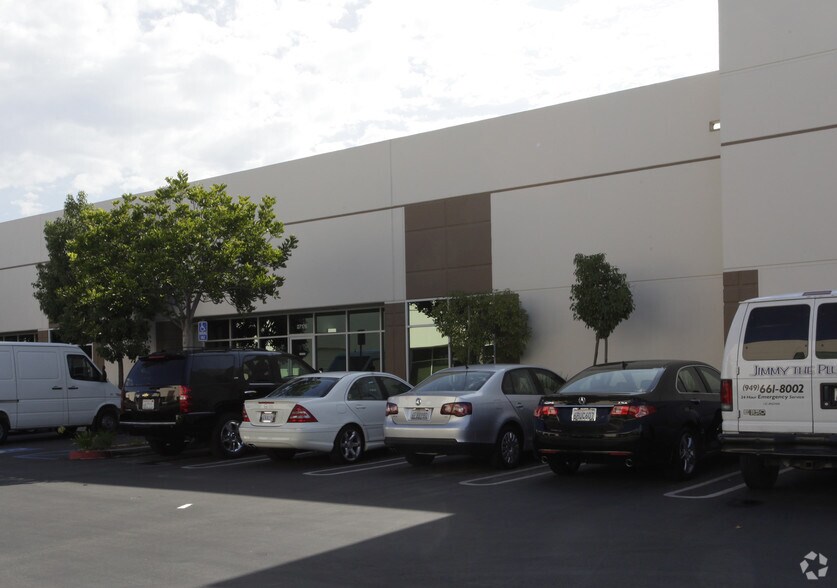 More Photos Of 27176 Burbank Ave, Foothill Ranch Manufacturing For Lease