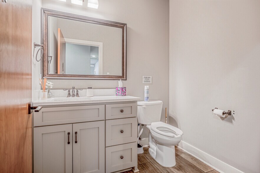 More Photos Of 1009 S Redmond Rd, Jacksonville Medical For Sale