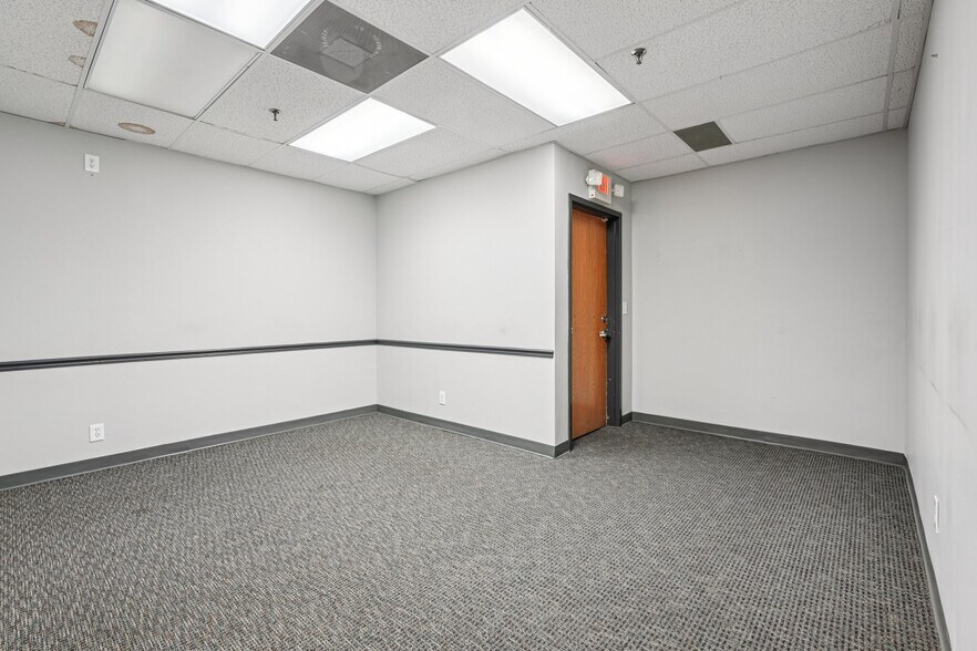More Photos Of 970 N Broadway, Yonkers Medical For Lease