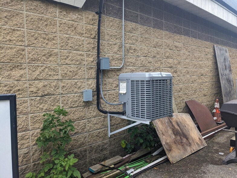 More Photos Of 1200 Janesville Ave, Fort Atkinson Carwash For Sale