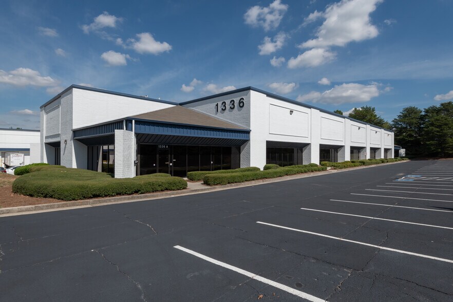 More Photos Of 1336 Citizens Pky, Morrow Light Distribution For Lease