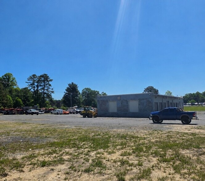 More Photos Of 351 Stanaford Rd, Beckley Warehouse For Lease