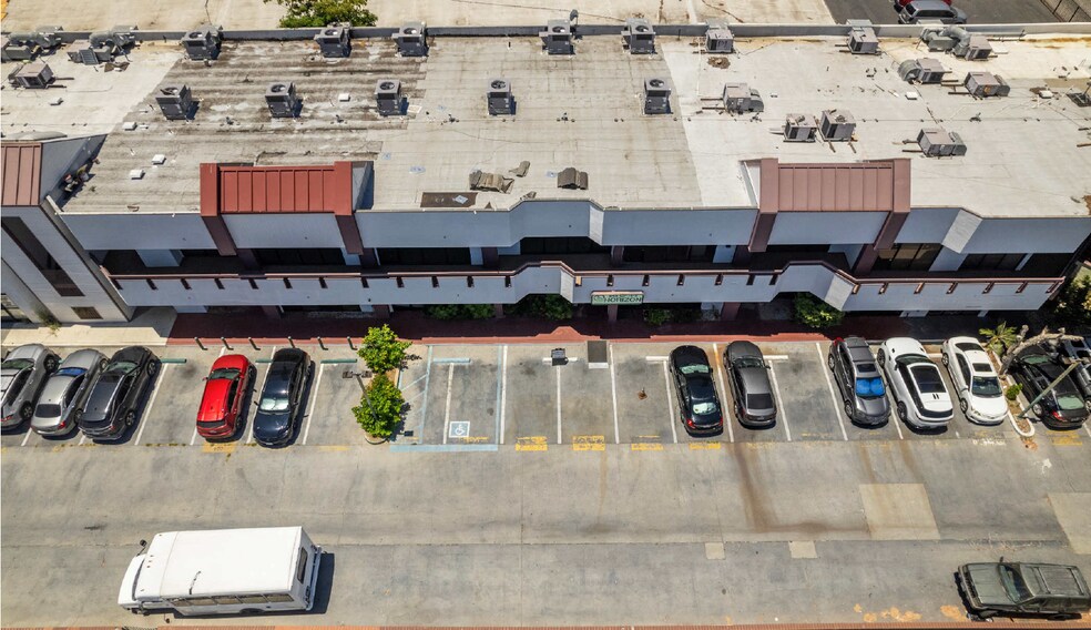 More Photos Of 20201 Sherman Way, Winnetka Medical For Sale