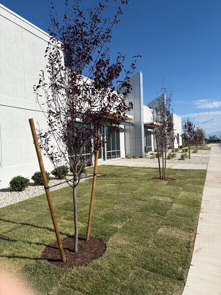 More Photos Of 922 S 1700 W, Payson Storefront Retail Office For Lease