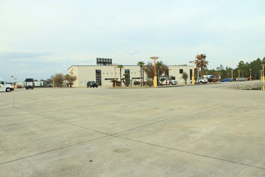 More Photos Of 9140 Canal Rd, Gulfport Light Distribution For Sale