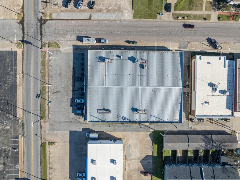 More Photos Of 200 S Armstrong Ave, Denison Storefront For Sale