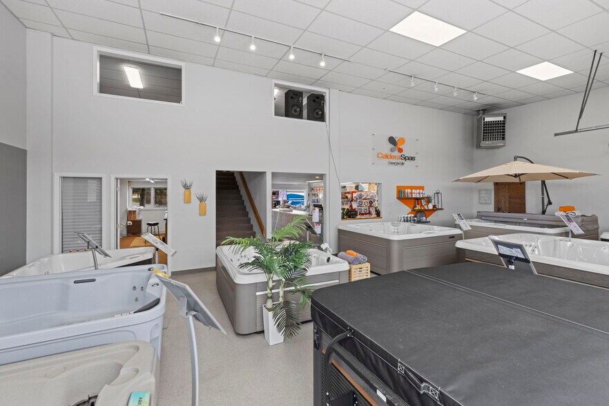 More Photos Of 120 9th St, Silverthorne General Retail For Sale