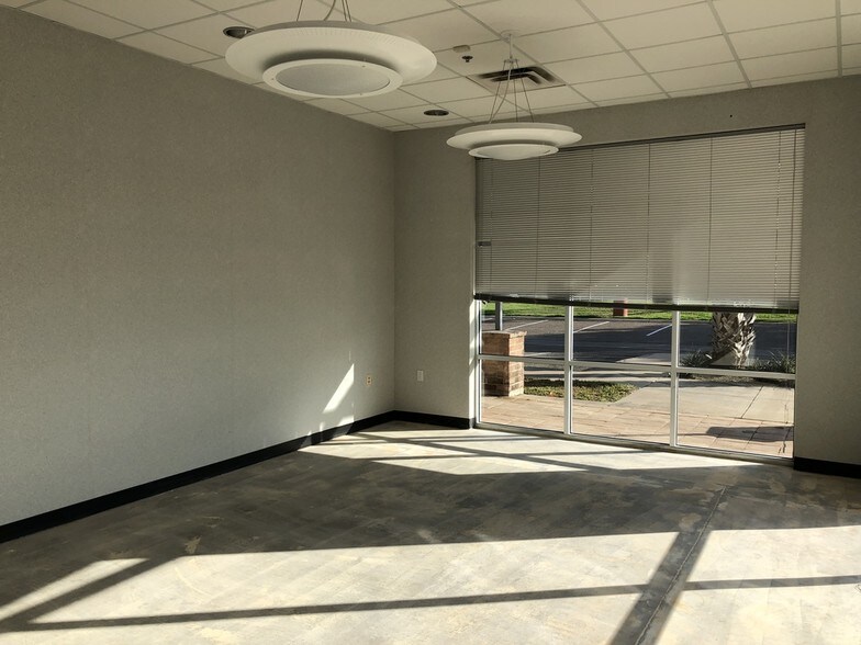 More Photos Of 4600 W Military Hwy, McAllen Office For Lease