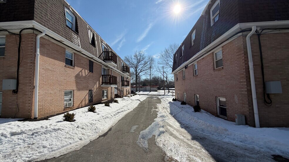 More Photos Of 3100 Beal St, Warren Apartments For Sale