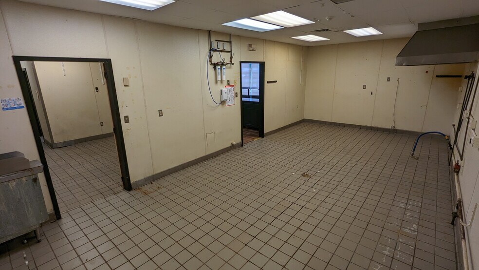 More Photos Of 744 Boston Post Rd, Old Saybrook General Retail For Sale