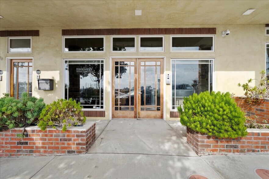 More Photos Of 123 Richmond St, El Segundo Storefront Retail Residential For Lease
