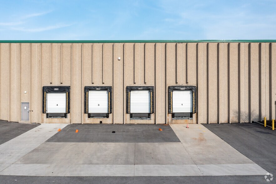 More Photos Of 1200-1290 Thorndale Ave, Elk Grove Village Warehouse For Lease