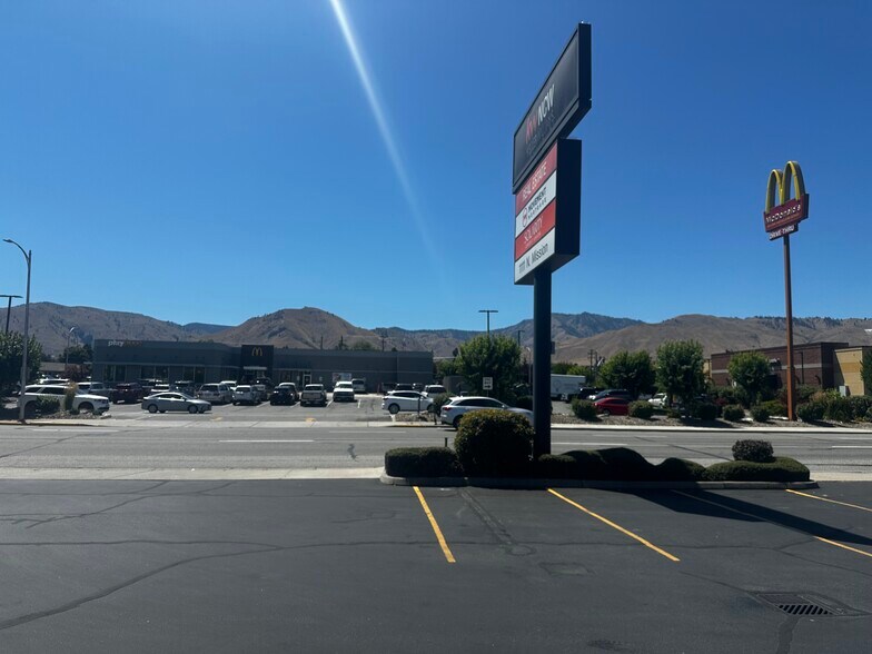 More Photos Of 1111 N Mission St, Wenatchee Storefront Retail Office For Lease
