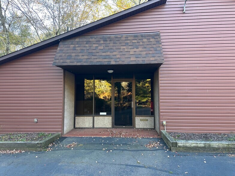 More Photos Of 50 E Woodhaven Dr, White Haven Office For Sale