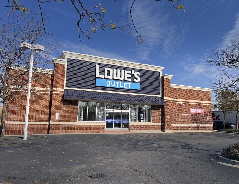 More Photos Of 4640 S Pulaski Rd, Chicago Freestanding For Lease