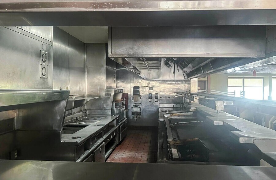 More Photos Of 2580 Airport Way, Boise Restaurant For Sale