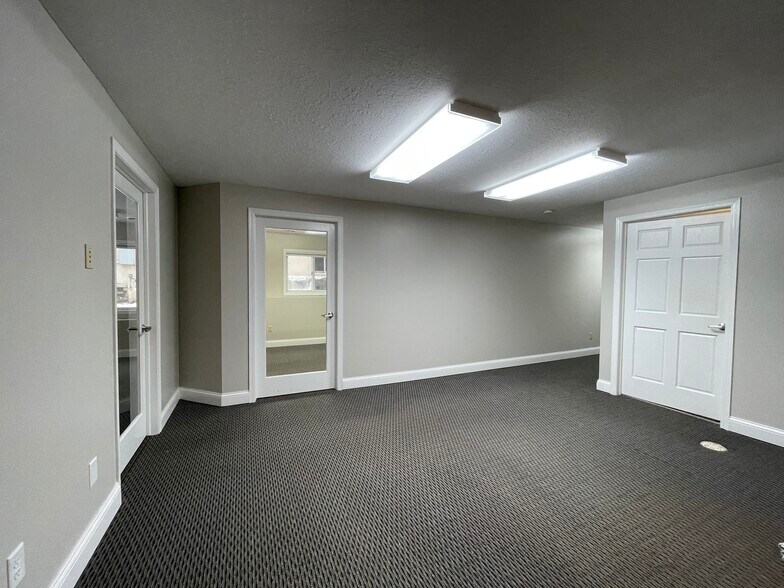 More Photos Of 5810 Blackshire Path, Inver Grove Heights Office Residential For Lease