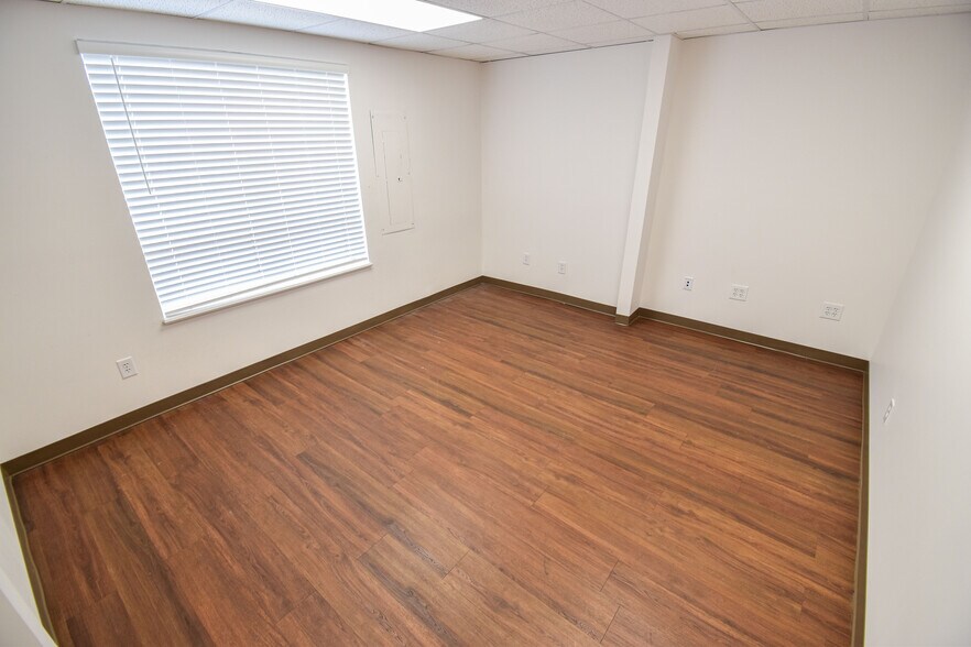 More Photos Of 2117 Jack Warner Pky, Tuscaloosa Office For Sale