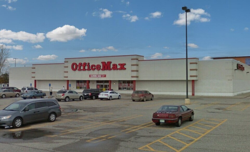 More Photos Of 1806 Airport Rd, Midland Freestanding For Lease