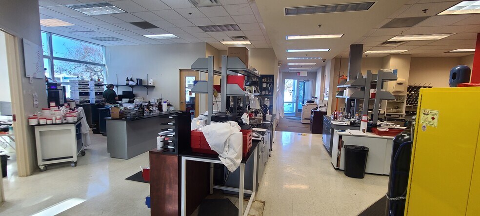 More Photos Of 2400 Pilot Knob Rd, Mendota Heights Light Manufacturing For Lease