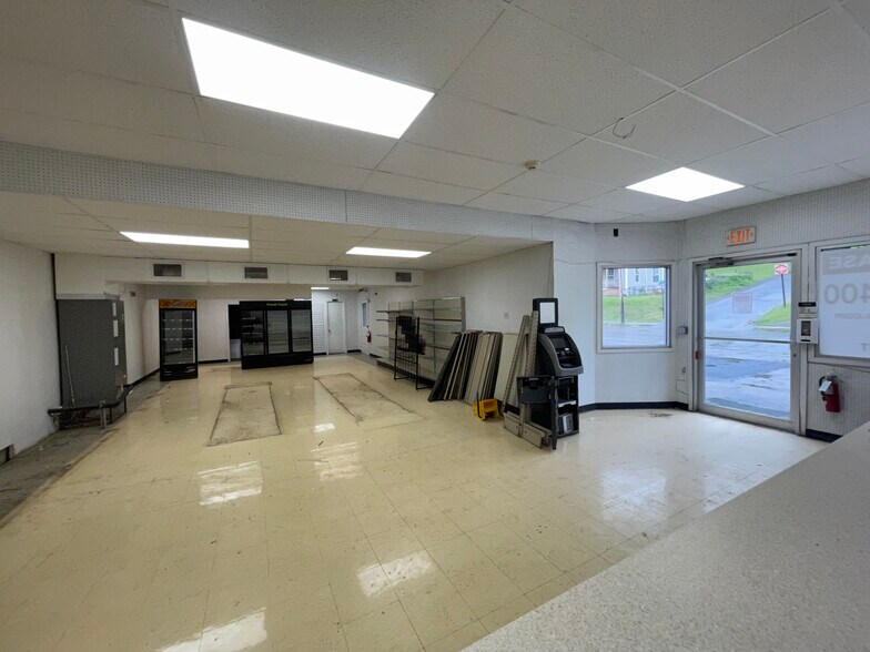 More Photos Of 256 Jackson Ave, Bradford Storefront For Sale