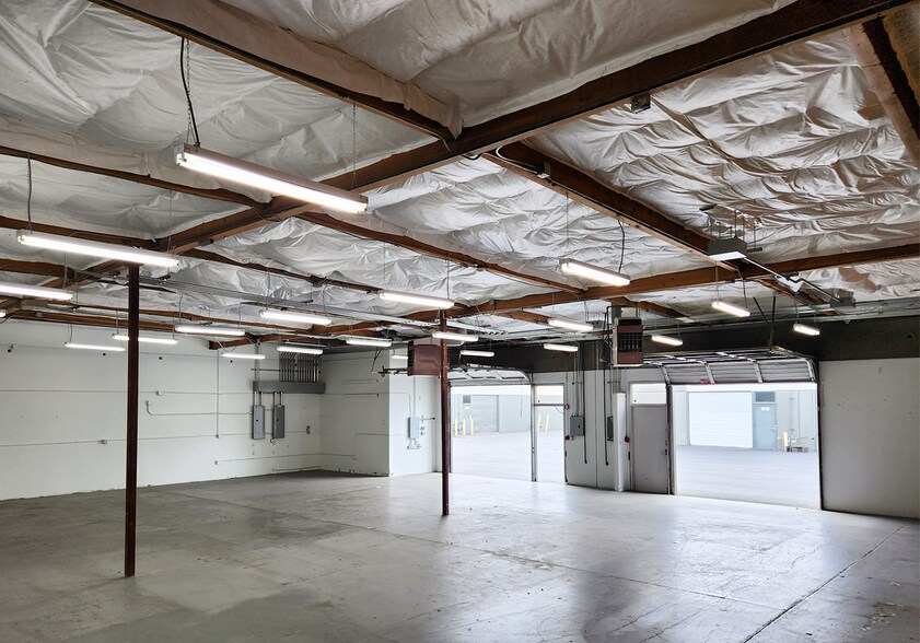 More Photos Of 1038 Industry Dr, Tukwila Light Manufacturing For Lease