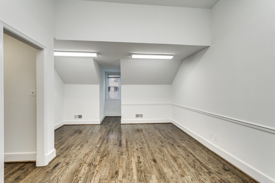 More Photos Of 123 N Henry St, Alexandria Office For Lease