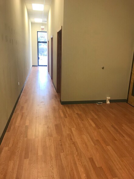 More Photos Of 1340-1360 N Green Bay Rd, Waukegan General Retail For Sale