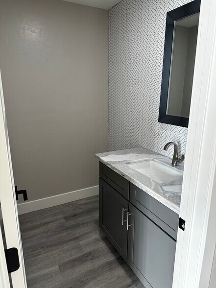 More Photos Of 332 E Thomas Rd, Phoenix Office For Lease